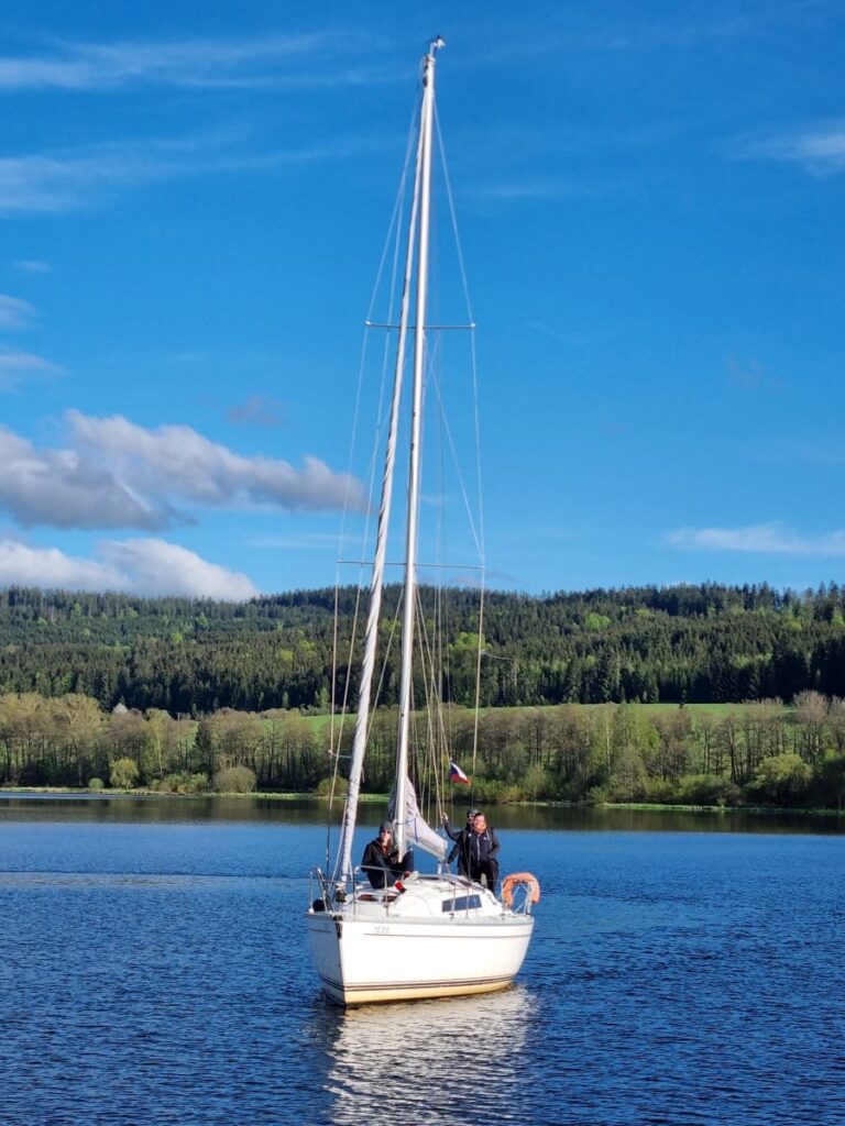 Kontakt - plachetnice na Lipně